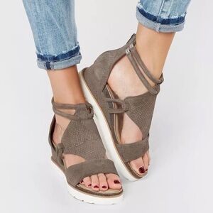 Diba True Revolve Suede Green Clover Leather Sandal in Taupe Women's Size 11 NIB